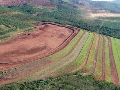 #PraCegoVer Foto aérea da barragem Serra Azul. a Foto é da Geoestável Consultorias e Projetos.