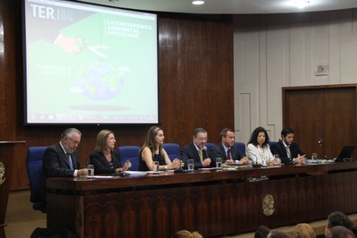 Mesa de abertura da audiência pública sobre licenciamento ambiental, realizado na PRR3
