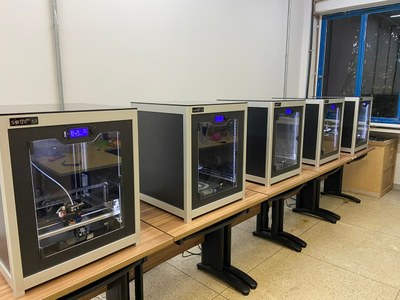 As cinco impressoras 3D serão utilizadas para a produção de 5 mil protetores faciais pela universidade para atender demanda de Palmas (Foto: Warley Gramacho/Divulgação)
