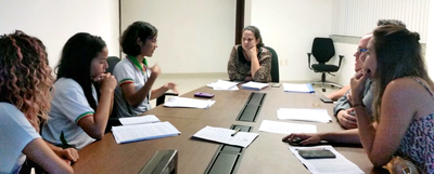 Estudantes e advogados em reunião com a Procuradora da República Roberta Barbosa Bomfim
