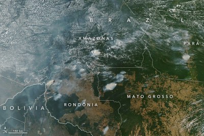 Foto aérea do satélite Aqua/Nasa mostrando incêndios ocorrendo no Brasil