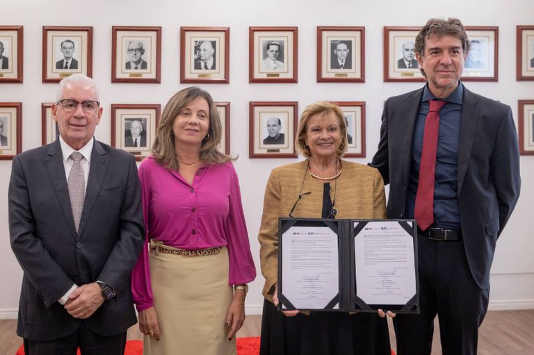 Foto mostra os representantes do MPF, MPSP e as representantes dos MPTs em São Paulo e em Campinas, na cerimônia de assinatura da Carta Aberta contra o Assédio Eleitoral