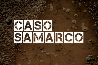 Arte com imagem de um chão com barro e escrito em letras brancas o texto: Caso Samarco