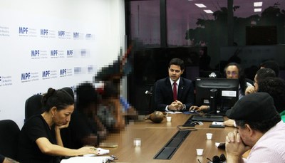 Procurador Hilton Araújo de Melo em reunião com índios Gamela. Foto: MPF/MA