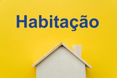 #Pracegover Imagem com fundo amarelo, desenho de uma casa branca ao centro e o texto "habitação" ao centro, na cor azul.