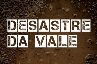 Fotografia de uma lama marron ao fundo, com o texto "desastre da vale" vazado em retângulos brancos sobre o fundo.