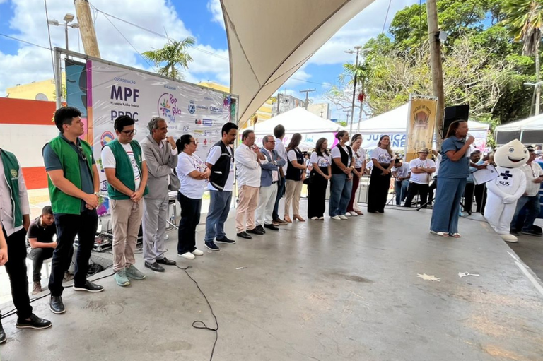 Imagem mostra participantes do POP RUA JUD em Arapiraca