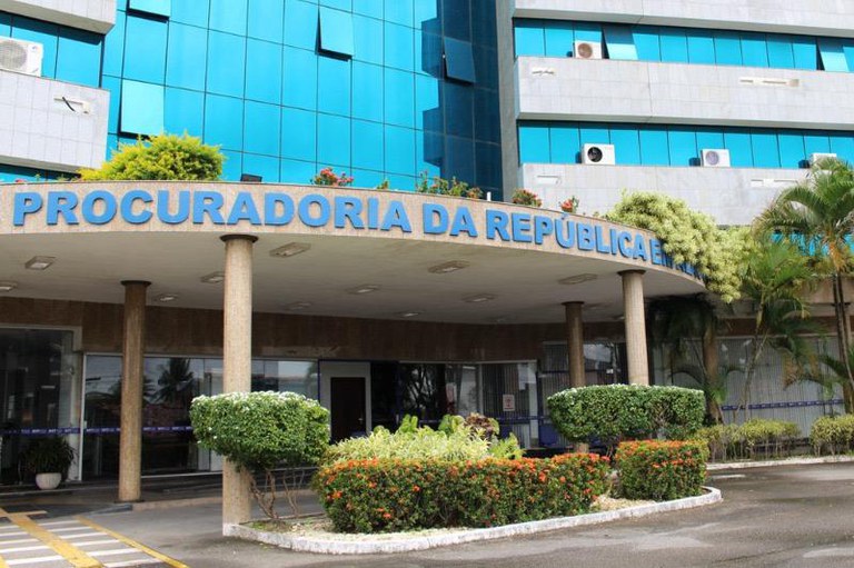 Imagem da fachada do prédio-sede da PR/AL