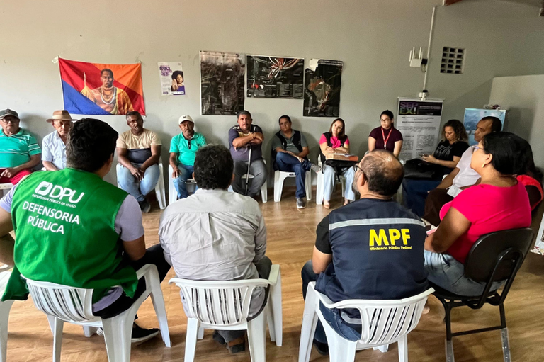 fotografia da reunião na comunidade quilombola Tabuleiro dos Negros
