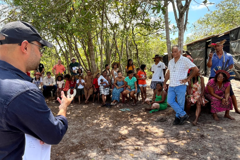 registro fotográfico da comunidade recebendo membros do sistema de Justiça para visita técnica judicial no âmbito da tentativa de conciliação da Justiça Federal em Alagoas