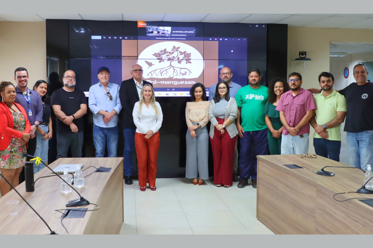 Registro fotográfico dos participantes do evento