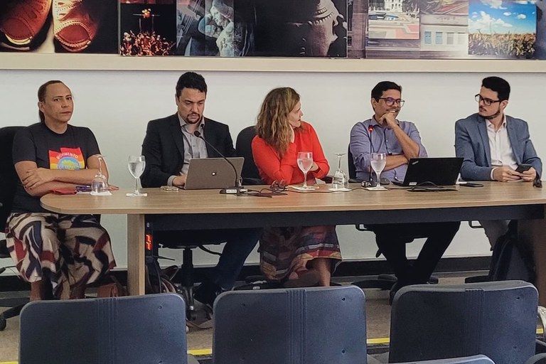 A mesa composta por representantes da Rede de Acolhimento