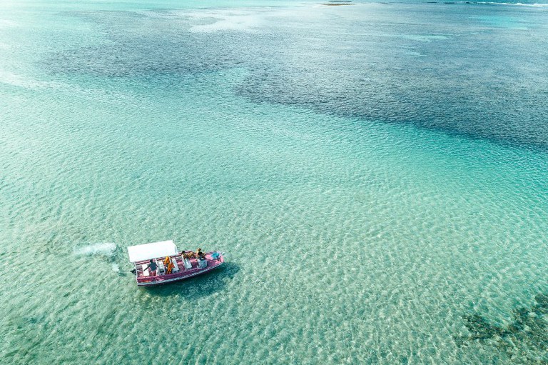 Foto Praia de Antunes com um barco