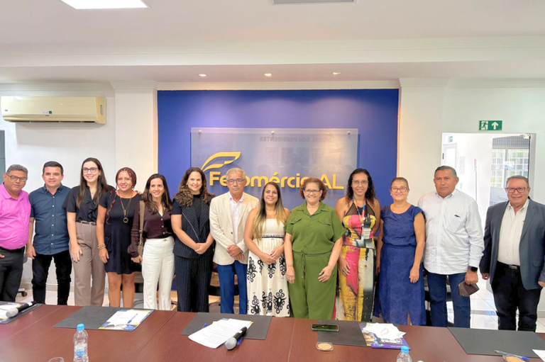 Registro fotográfico dos presentes à reunião na Fecomércio