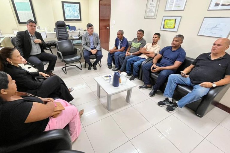registro fotográfico dos moradores do Bom Parto em reunião com o juiz federal André Granja