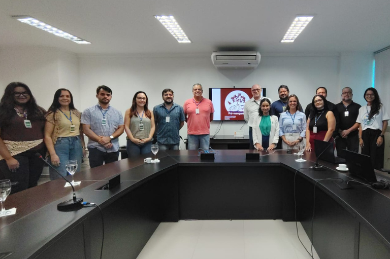 Imagem mostra participantes da reunião