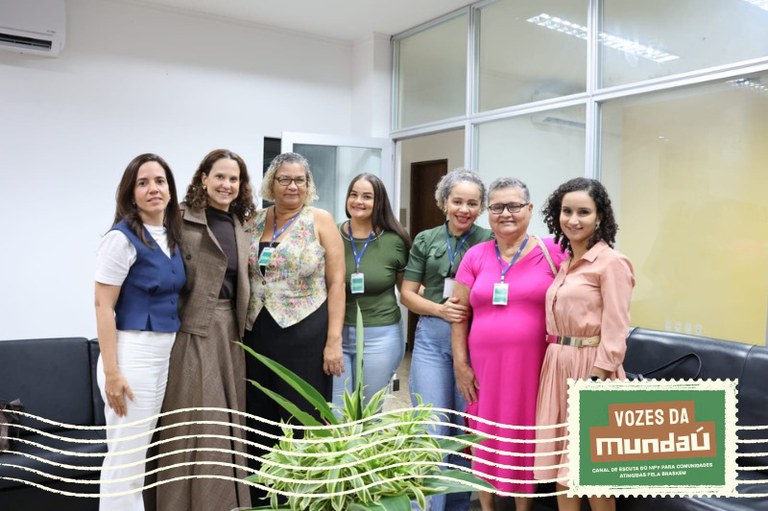 Procuradoras e renderias do flexal posam para foto institucional