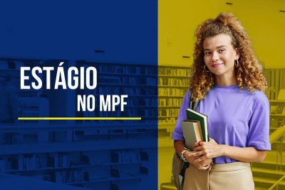 A imagem apresenta uma jovem com cabelos cacheados, vestindo uma blusa roxa e uma saia bege, segurando alguns livros e uma bolsa. Ela está sorrindo e parece estar em um ambiente de biblioteca ou estudo. O fundo da imagem está dividido em duas cores: azul à esquerda e amarelo à direita. No lado azul, há um texto em destaque que diz "ESTÁGIO NO MPF", acompanhado de uma linha amarela abaixo. A composição visual sugere uma campanha de divulgação de estágio no Ministério Público Federal (MPF), possivelmente voltada para estudantes interessados em oportunidades nessa instituição.