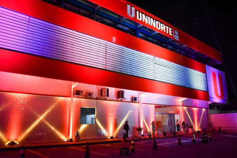 Foto da fachada da campus Uninorte Djalma Batista