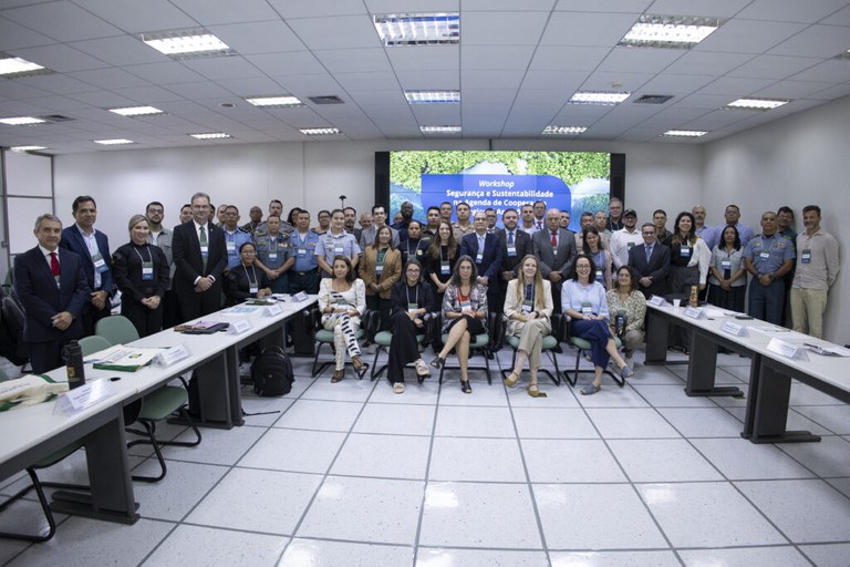Foto mostra auditório cheio