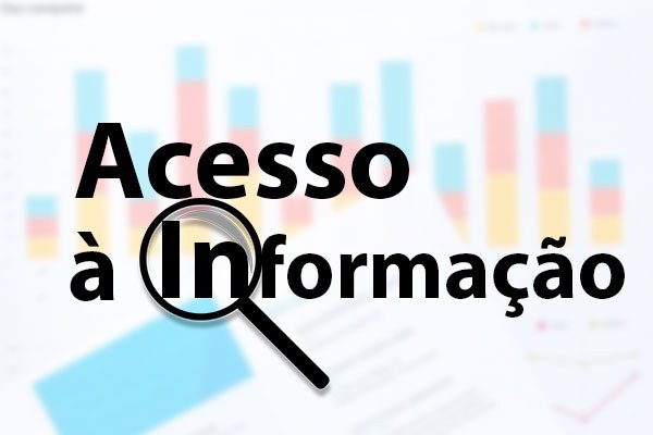 A imagem é um gráfico de barras com um fundo em tons de azul e vermelho, mostrando uma série de barras verticais em diferentes alturas, indicando dados. Em primeiro plano, há um texto em negrito que diz "Acesso à Informação". Uma lupa preta está posicionada sobre a palavra "Informação", destacando-a e ampliando a letra "I". A imagem parece ser uma representação visual do conceito de acesso a dados ou informações.