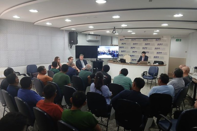 Reunião indígenas e mineradora.jpg