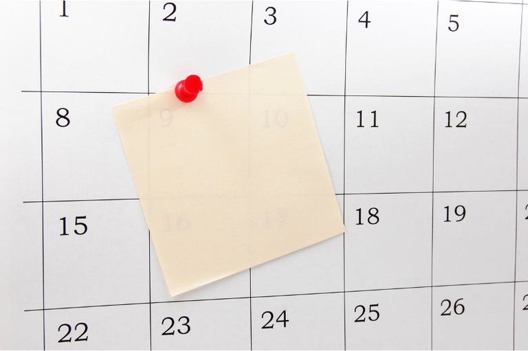 calendário com marcador vermelho