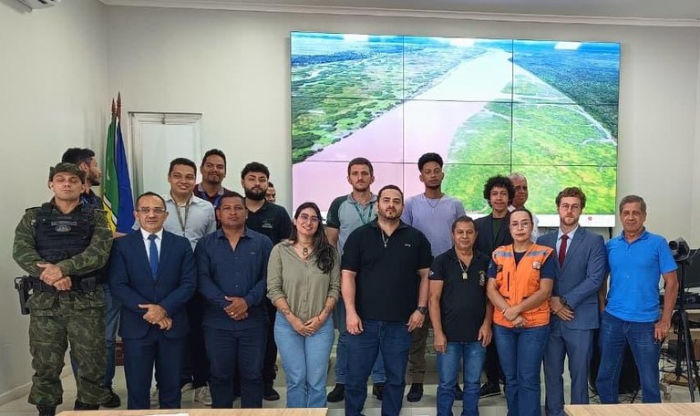 Imagem mostra participantes da reunião
