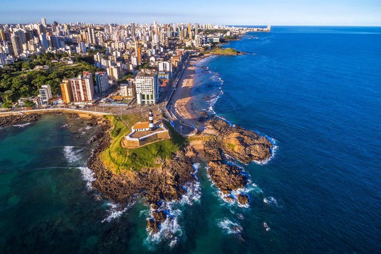 Imagem aérea da orla da praia de Salvador