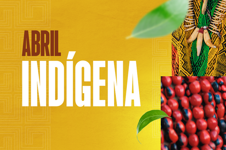 Este banner institucional apresenta o título "Abril Indígena" com tipografia moderna em marrom e branco, desta vez sobre um fundo vibrante em tom amarelo ouro. A composição mantém a identidade visual da série, exibindo no lado direito detalhes da cultura material indígena, como a vestimenta tecida com grafismos em verde e amarelo adornada por um colar de dentes, e um close-up de sementes de tento vermelhas e pretas. Elementos como os grafismos étnicos em marca-d'água ao fundo e as folhas verdes que flutuam pela imagem completam o design, reforçando a temática de celebração e visibilidade dos povos originários de forma solar e impactante.