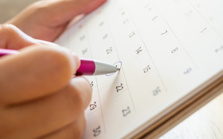 A imagem mostra um calendário com um alfinete vermelho marcando o dia 20. No canto superior esquerdo, há uma faixa vermelha com o texto "RECESSO JUDICIÁRIO" em branco e vermelho. No canto superior direito, há o logotipo "MPF" em azul.