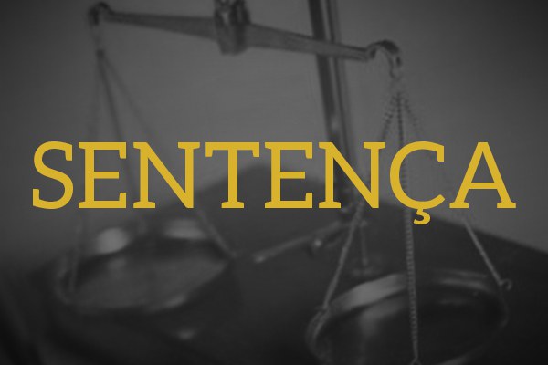 imagem mostra balança símbolo da justiça ao fundo. À frente, a palavra sentença está escrita em amarelo.