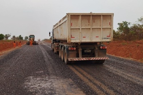 Foto de Estrada em serviço de pavimentação