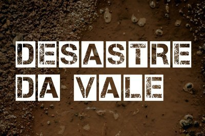 Arte mostra ao fundo uma foto escura, em tons marrons, como uma imensa enxurrada de lama. Sobre a foto se lê, em letras brancas, a expressão "DESASTRE DA VALE".