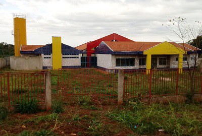 Imagem da obra do CEIM de Dourados que está inacabada.