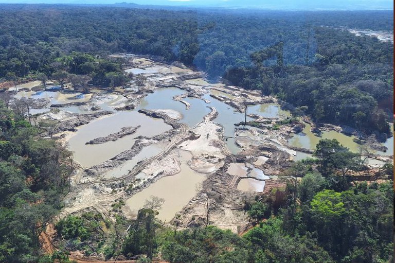 Foto aérea da Terra Indígena Sararé devastada pelo garimpo ilegal