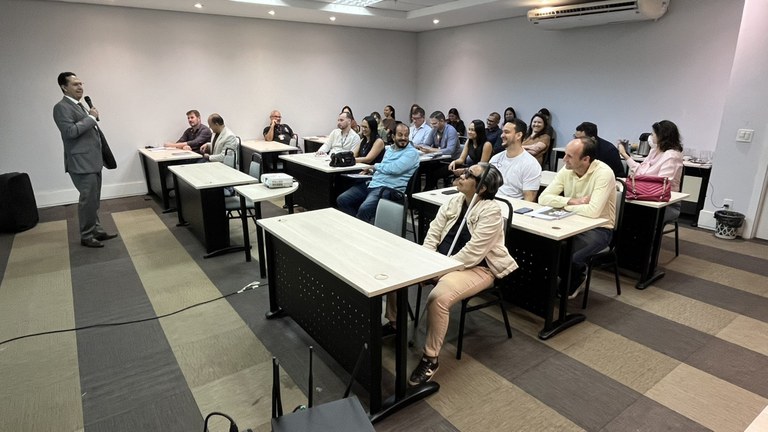 Procurador-chefe do MPF/MT fala aos servidores presentes no evento