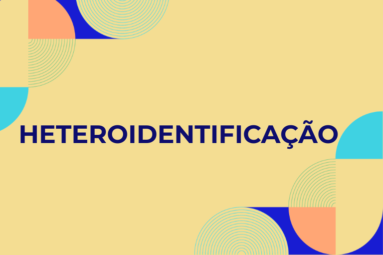 BANNER COM FUNDO AMARELO E A PALVRA HETEROIDENTIFICAÇÃO NO CENTRO