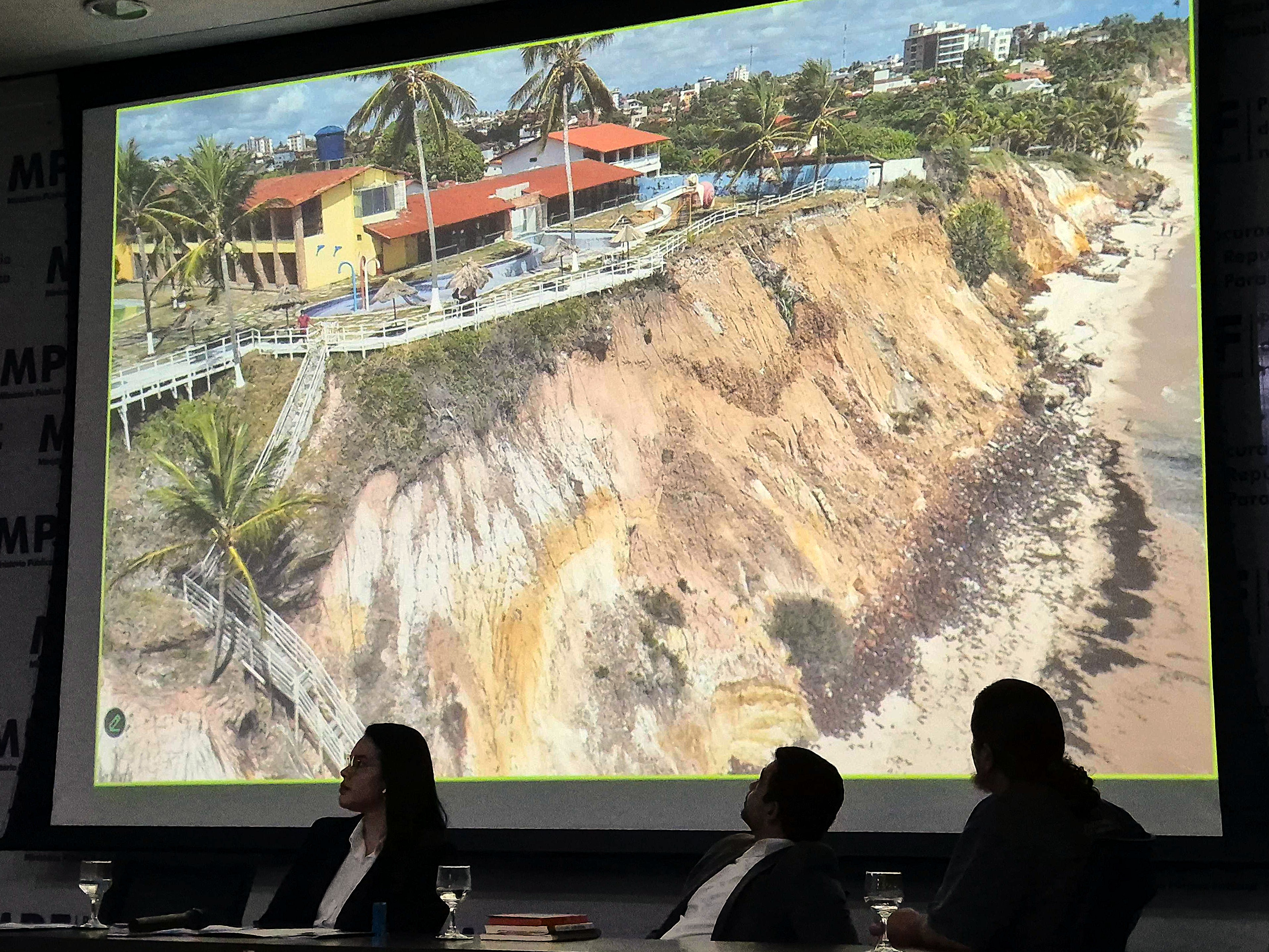 RISCO IMEDIATO PARA MORADORES E TURISTAS.jpg