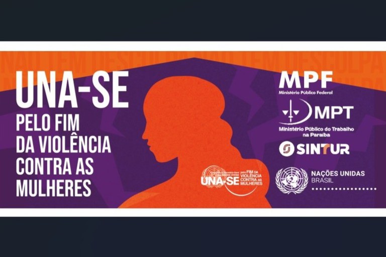 A imagem anexa é um banner de campanha com um fundo roxo e detalhes em laranja vibrante, focado na conscientização contra a violência de gênero. No centro, em destaque, está uma grande silhueta laranja de uma mulher de perfil. À esquerda, a mensagem principal é transmitida em letras grandes e brancas: "UNA-SE PELO FIM DA VIOLÊNCIA CONTRA AS MULHERES". O lado direito superior exibe os logotipos das entidades organizadoras e apoiadoras, incluindo o MPF (Ministério Público Federal), o MPT (Ministério Público do Trabalho na Paraíba), a SINTUR, e, na parte inferior direita, o logotipo da campanha global "UNA-SE pelo fim da violência contra as Mulheres" das Nações Unidas Brasil. O design geral é impactante e utiliza cores fortes para promover uma mensagem de união e combate à violência feminina.