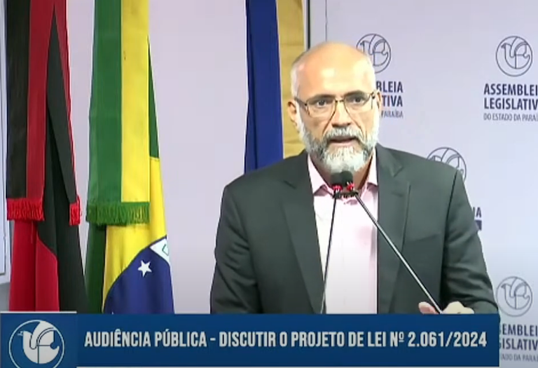 Procurador José Godoy na tribuna da ALPB