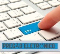 Imagem de um dedo pressionando a tecla pay na cor azul de um teclado branco, e em destaque a palavra Pregão Eletrônico na cor preto.