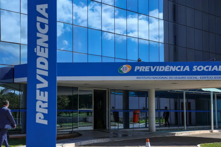Foto mostra fachada de uma agência do INSS