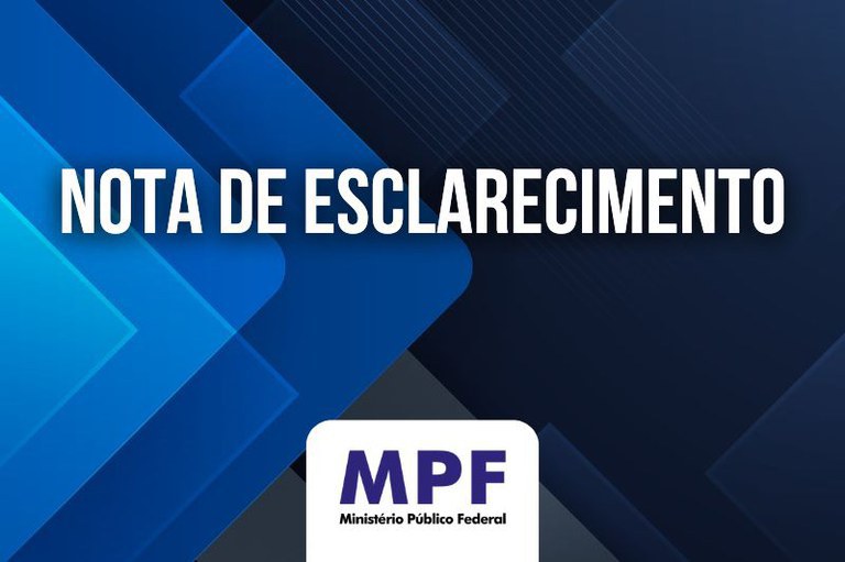 A imagem apresenta um card informativo com um fundo geométrico em tons de azul escuro e claro. No centro, destaca-se a frase "NOTA DE ESCLARECIMENTO" escrita em letras maiúsculas brancas e com uma fonte alongada. Na parte inferior central, há um retângulo branco de cantos arredondados que exibe o logotipo do MPF (Ministério Público Federal).
