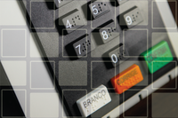 Foto ilustrativa da urna eletrônico com máscara transparente quadriculada em sobreposição.