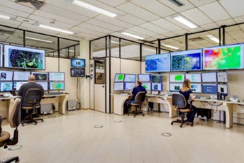 Imagem mostra a sala do Monitora Litoral