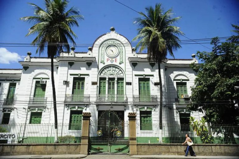 Foto mostra fachada do prédio do  antigo Destacamento de Operações de Informações - Centro de Operações de Defesa Interna (DOI-Codi), no Rio de Janeiro.