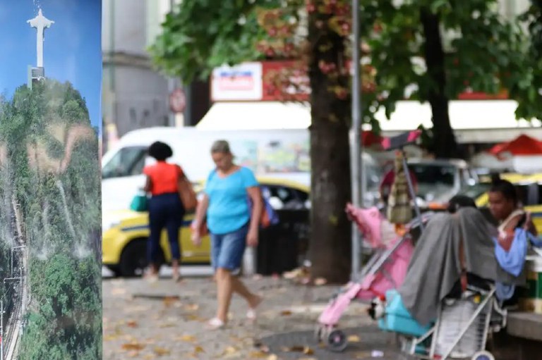 Foto desfocada mostra mulher em situação de rua com um carrinho de compras. População em situação de rua no Largo do Machado, zona sul da cidade.