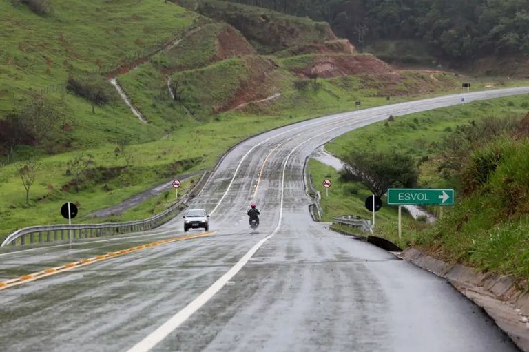 Foto mostra o trecho de uma rodovia