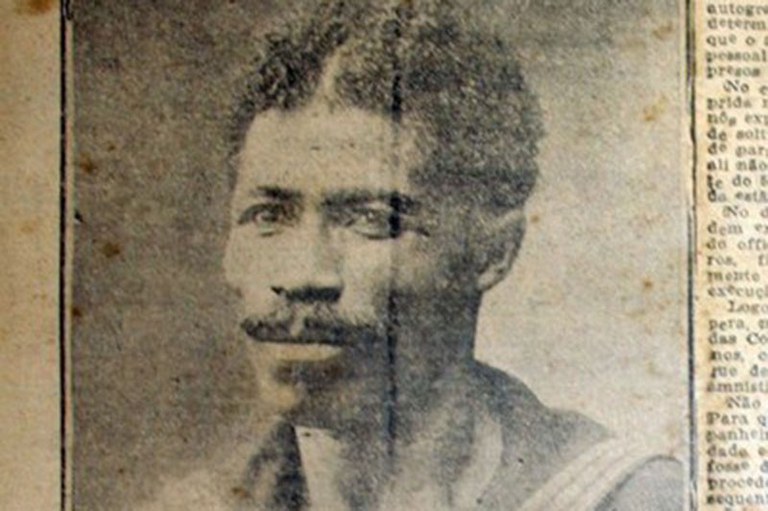 Fotografia do marinheiro João Cândido em uma página antiga do jornal Gazeta de Notícias de 31 de dezembro de 1912.